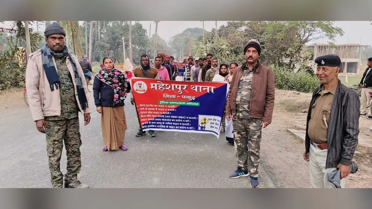 पुलिस ने सड़क सुरक्षा को लेकर लोगों को किया जागरूक