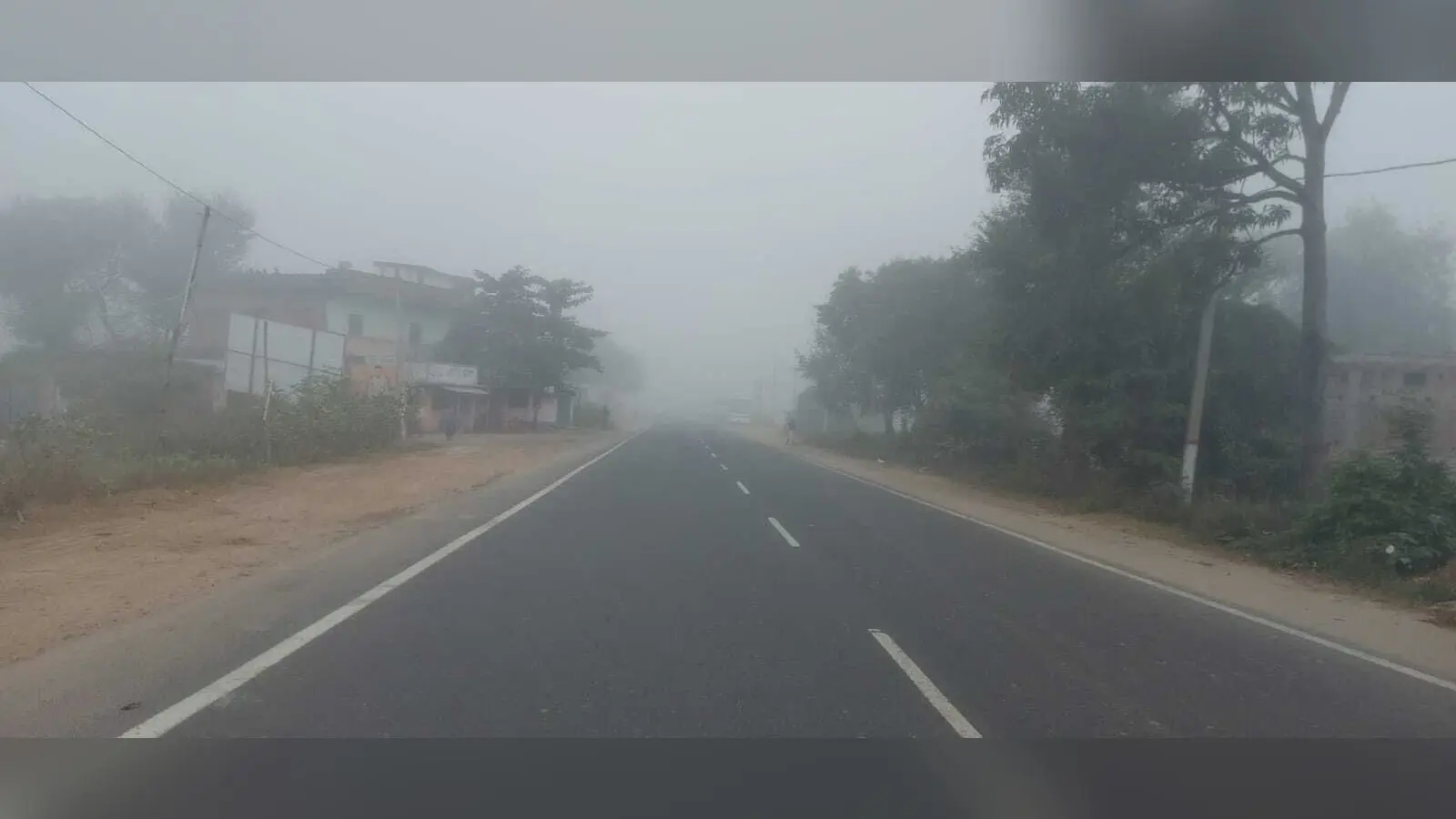 पछुआ हवा ने बढ़ायी ठिठुरन, चौक-चौराहों पर नहीं जल रहे अलाव