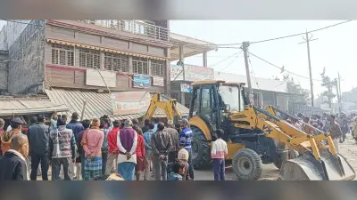 नपं बेलदौर बाजार में अतिक्रमणकारियों पर चला प्रशासनिक बुलडोजर, जाम से मिली निजात, बदली बाजार की सूरत
