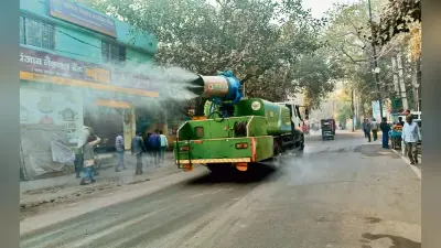 वाटर स्प्रिंकलर मशीन से हो रहा पानी का छिड़काव, नहीं गिर रहा एक्यूआइ का ग्राफ