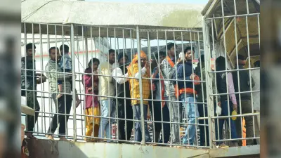 Deoghar News : पूर्णिमा पर बाबा मंदिर में उमड़े भक्त, लंबी हुई शीघ्रदर्शनम की कतार