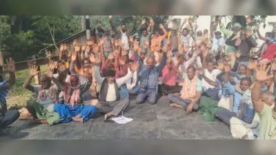 Bhagalpur news समपार फाटक बंद कर अंडरपास बनाने के खिलाफ ग्रामीणों का विरोध प्रदर्शन
