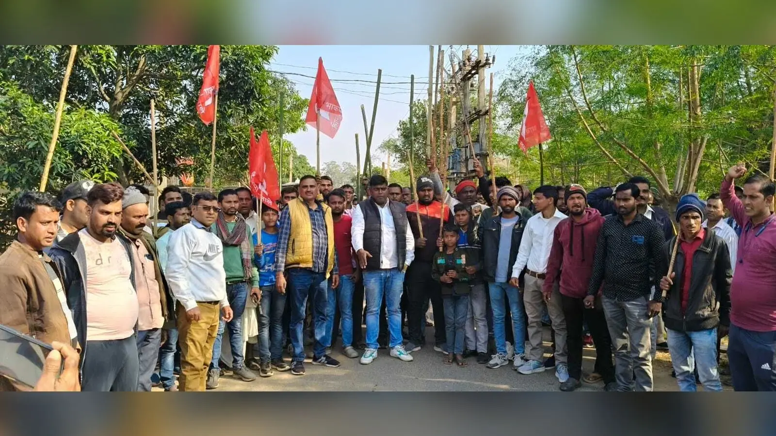 Giridih News: भाकपा माले ने निकाला लाठी मार्च