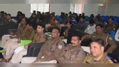 समिति ने निर्यात बढ़ाने की बनायी रणनीतिBokaro News :जिले के उत्पाद को बाजार उपलब्ध कराने व निर्यात बढ़ाने को लेकर प्रशासनिक स्तर पर खाका तैयार किया गया है. इस संबंध में जिला निर्यात संवर्धन समिति की बैठक हुई. अपर समाहर्ता मुमताज अंसारी की अध्यक्षता में हुई बैठक में जिला के उत्पाद के निर्यात को बढ़ावा देने की दिशा में निर्णायक कदम उठाने पर चर्चा हुई. बैठक में निर्यात में स्थानीय उत्पादकों को आने वाली कठिनाई, बाजार की प्रतिस्पर्धा व निर्यात नीतियों में आने वाली समस्याओं पर बात हुई. वहीं, नयी रणनीतियों का विकास के बारे में भी मंथन हुआ. वक्ताओं ने कहा : निर्यात को बढ़ावा देने के लिए नयी रणनीति बनायी है. नये बाजार की खोज, उत्पादों की गुणवत्ता में सुधार व निर्यात प्रक्रिया को आसान बनाना की दिशा में कदम बढ़ाने की जरूरत है. बैठक में केंद्र व राज्य सरकार की निर्यात को बढ़ावा देने वाली नीति व योजना की समीक्षा की गयी. मौके पर जिला उद्योग केंद्र के महाप्रबंधक राजेंद्र प्रसाद समेत जिला कृषि पदाधिकारी, जिला मत्स्य पदाधिकारी, जिला उद्यान पदाधिकारी, अग्रणी जिला प्रबंधक, जिला विकास प्रबंधक नाबार्ड बोकारो के प्रतिनिधि, निदेशक सूक्ष्म लघु एवं मध्यम उद्यम संस्थान भारत सरकार के प्रतिनिधि, चेंबर ऑफ कॉमर्स एवं Bokaro News : पोक्सो मामले से जुड़ी जांच की पुलिस अधिकारियों को मिली जानकारी