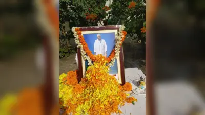 Deoghar News : डॉ कृष्णानंद झा के निधन पर हिंदी विद्यापीठ में शोक सभा, तीन दिनों का अवकाश घोषित