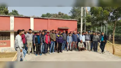 हड़ताल पर गये एमयू के आउटसोर्सिंग कर्मी