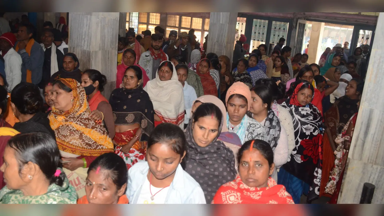 मायागंज अस्पताल के ओपीडी में मरीजों की लंबी कतार