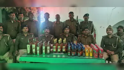 शराब को लेकर छापेमारी, सरकारी कर्मी पत्नी के साथ गिरफ्तार