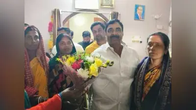 श्रम मंत्री से मिलीं हटायी गयी रसोईया व संयोजिका, मिला आश्वासन