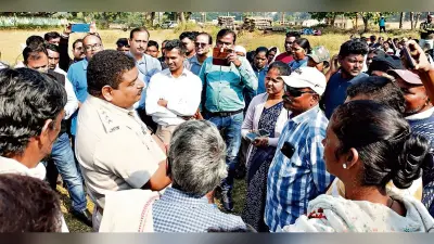 Rourkela News: रेल लाइन निर्माण के लिए जमीन की माप-जोख करने पहुंचे आरएसपी अधिकारियों का डुमेरता के ग्रामीणों ने किया विरोध