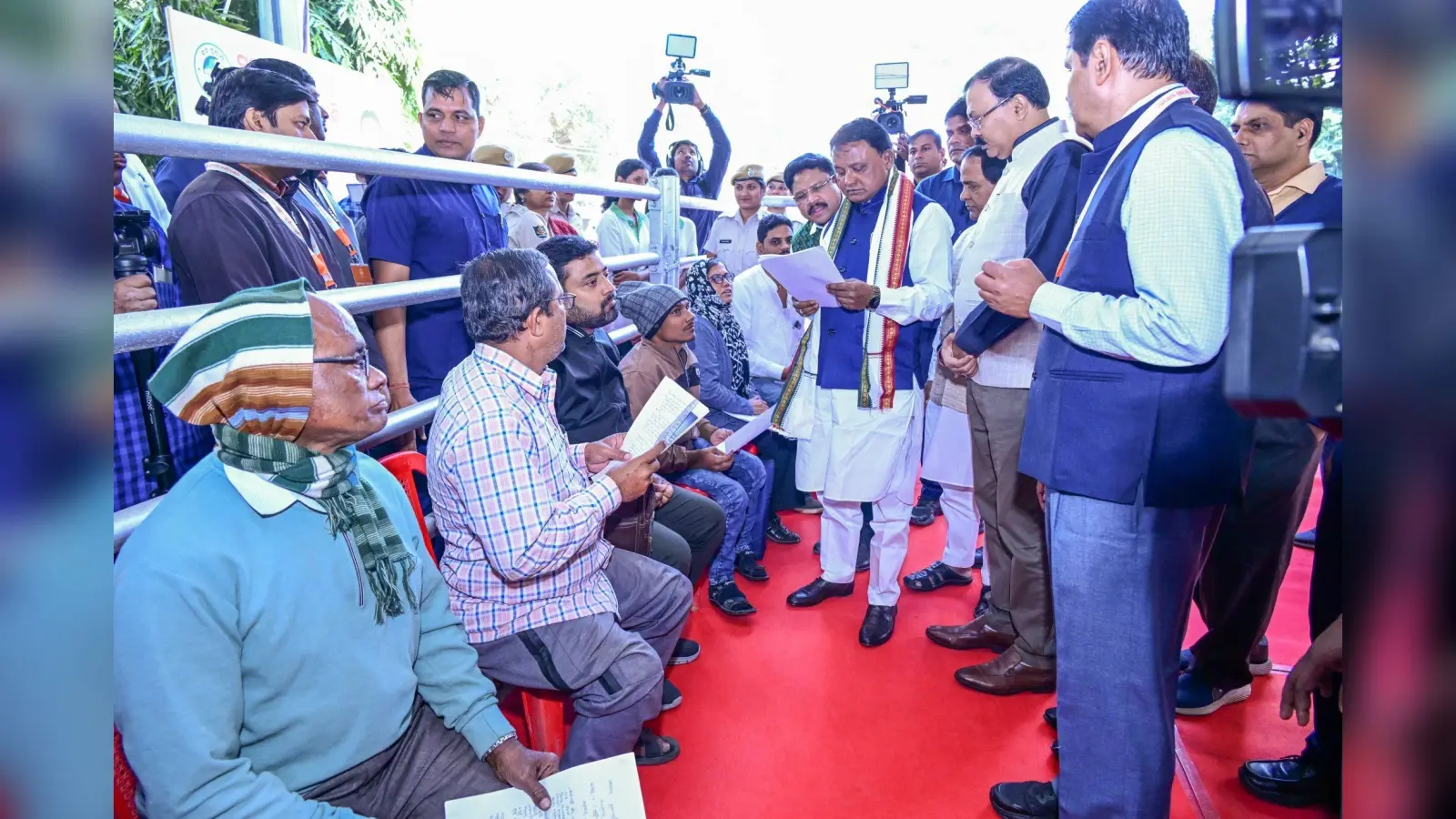 Bhubaneswar News: मुख्यमंत्री ने जनता की शिकायतें सुनीं, समाधान का दिया आश्वासन
