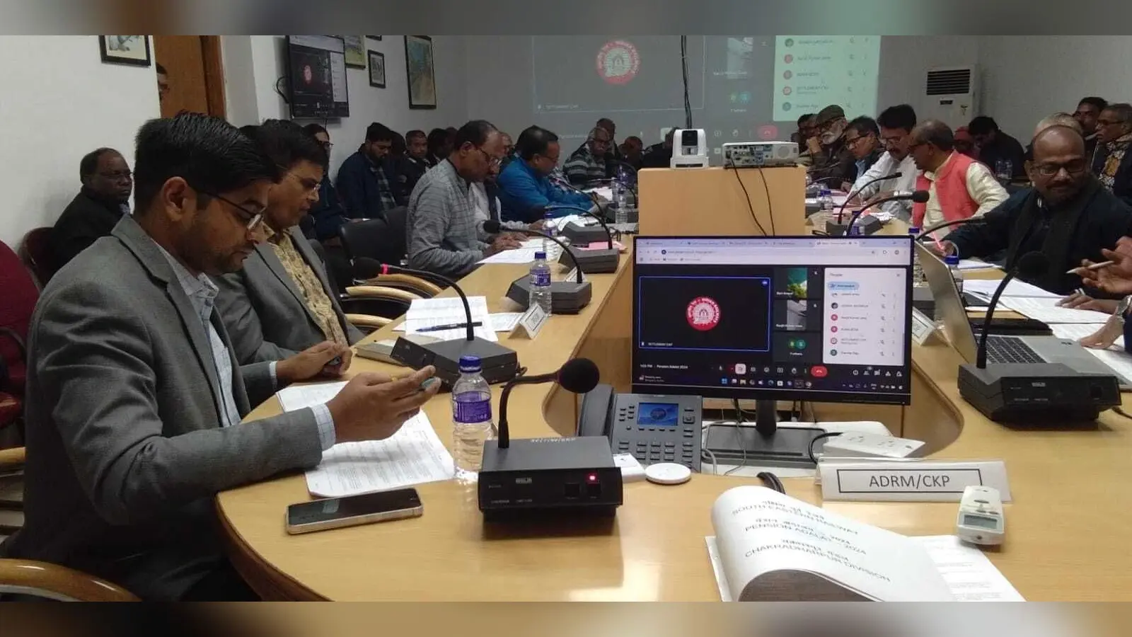 Chaibasa News : 79 में 45 शिकायतों व दावों का हुआ निष्पादन