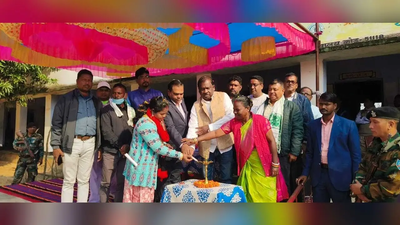 East Singhbhum : शिक्षा मंत्री ने तारामणि स्मारक और बड़डीह उउवि का दौरा किया, कहा- लंबे समय से गांव व शहर में पदस्थापित शिक्षकों का होगा स्थानांतरण