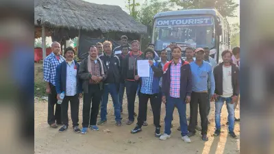 East Singhbhum : सड़क पर बैठे ठेका मजदूर, बागजांता माइंस में दूसरी पाली से काम प्रभावित