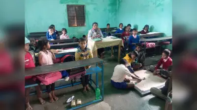 East Singhbhum : बारुनिया प्राथमिक विद्यालय का भवन जर्जर, क्लब के एक कमरे में होती है पांचवीं तक पढ़ाई