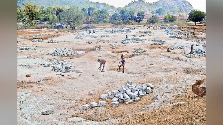 Illegal Mining News : प्रदूषण नियंत्रण बोर्ड ने कहा- जुर्माना नहीं देनेवालों की पत्थर खदानें होंगी बंद