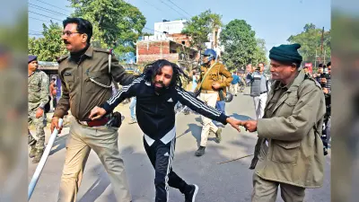 News of protest at SSC headquarters : सीजीएल परीक्षा रद्द कराने की मांग कर रहे प्रदर्शनकारियों पर लाठीचार्ज, देवेंद्र हिरासत में