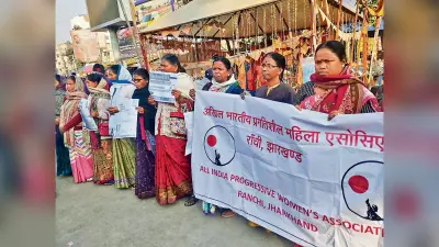 Ranchi News : मानव शृंखला बनाकर महिला सुरक्षा का दिया संदेश