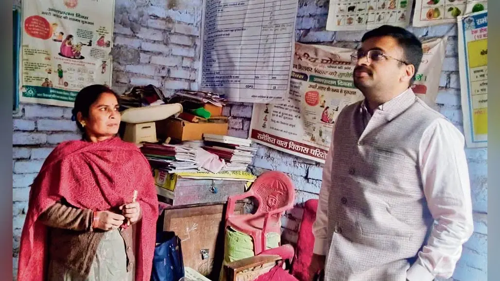 अनुमंडल पदाधिकारी ने स्कूल व स्वास्थ्य केंद्रों का किया निरीक्षण