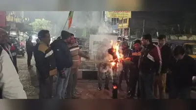 भाजयुमो ने छात्रों पर हुए लाठी चार्ज के विरोध में सीएम का पुतला फूंका