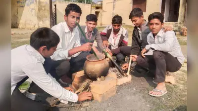 बिना बर्तन के भोजन बनाने का सिखाया गया गुर