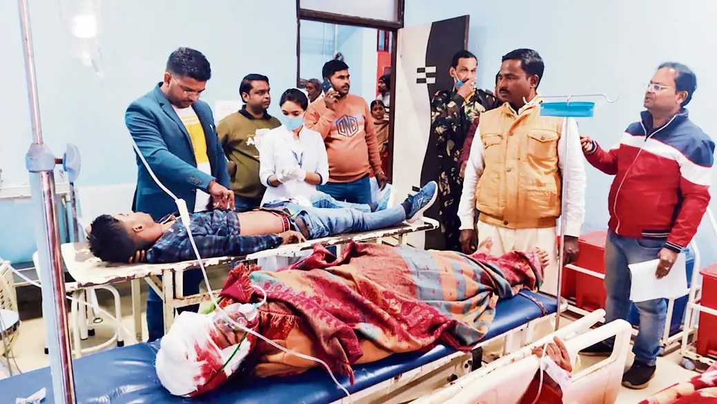 सवारी से भरा ऑटो पलटा, छह लोग जख्मी