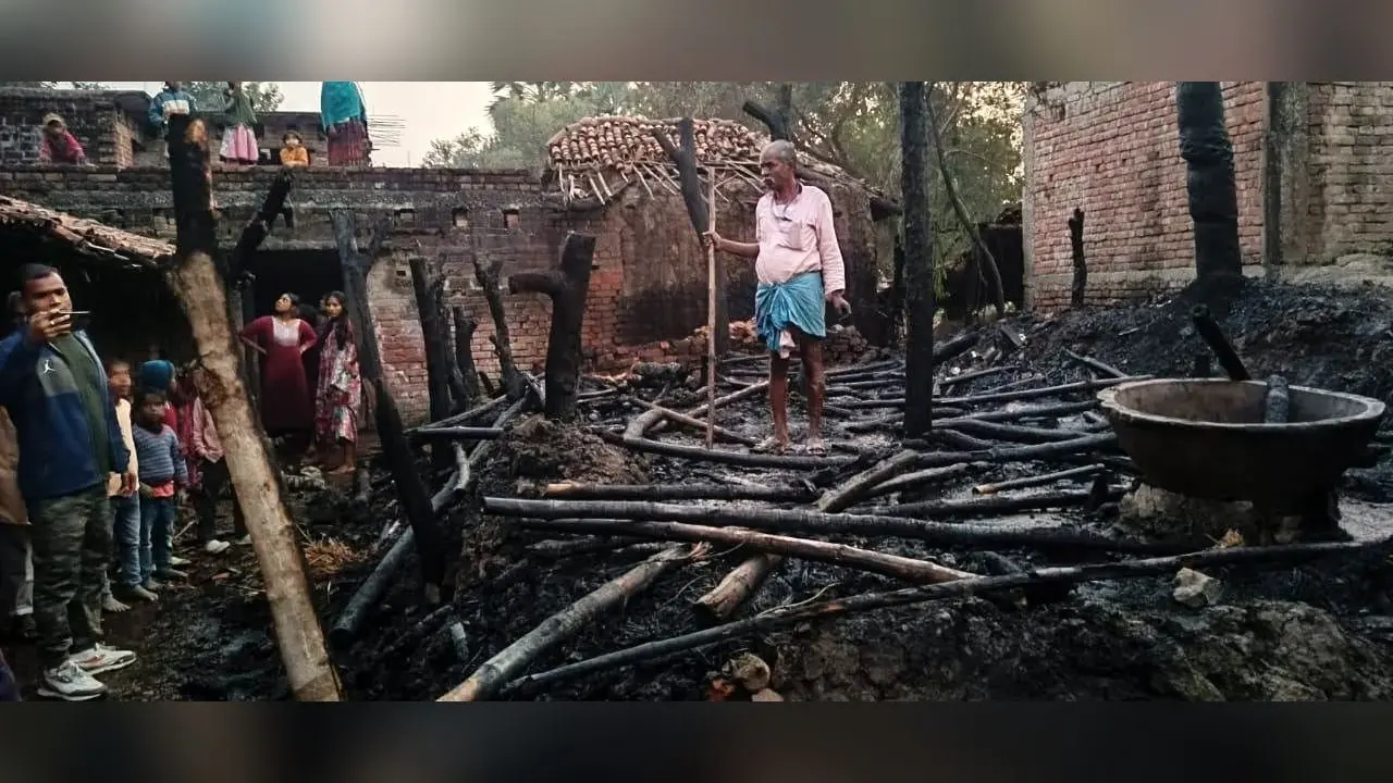 Aurangabad News : आग से चार परिवारों का घर जला