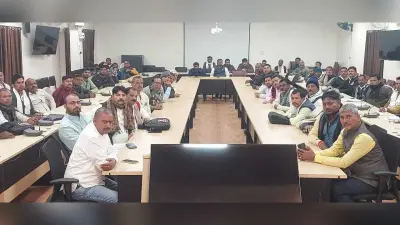 धान खरीद में तेजी लाएं पैक्स अध्यक्ष : डीएम