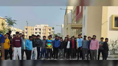 Katihar news : नीलगिरी छात्रावास के भोजन में कांच मिलने से छात्रों ने किया प्रदर्शन