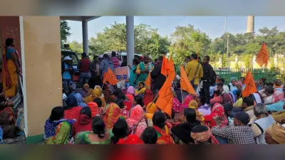 Katihar news : आजमनगर व प्राणपुर के बीएओ को बर्खास्त करने की मांग पर डीएओ का किया घेराव