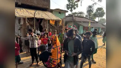 महिला के साथ छेड़खानी करना युवक को पड़ा महंगा, भीड़ ने बिजली के खंभे में बांधकर की पिटाई
