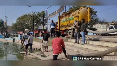 Darbhanga News: हराही में फिर से बन रही गाद, निकालने में जुटा निगम प्रशासन