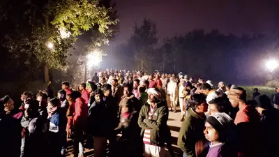 Gopalganj News : मनीष तिवारी को अंतिम विदाई देने के लिए चफवा में गांव-जवार के साथ हजारों लोगों की जुटी रही भीड़