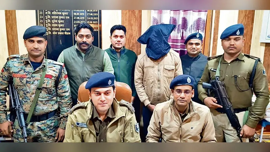 Gopalganj News : लूट की मोटरसाइकिल और हथियार के साथ तीन अपराधी गिरफ्तार, करते थे राहगीरों से लूटपाट