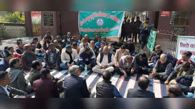 कॉलेजों के शिक्षकेतर कर्मियों का आंदोलन जारी
