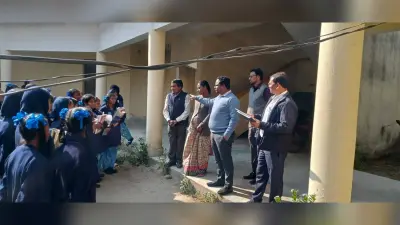 East Singhbhum : सर! विद्यालय में पानी, बिजली, बेंच-डेस्क की समस्या, इसे दूर करें : छात्राएं