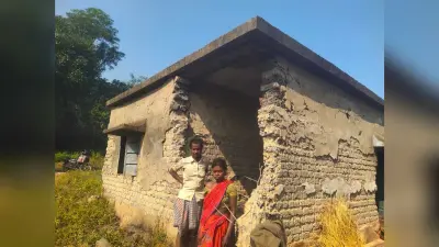 East Singhbhum : ‘मौत के घर’ में जिंदगी तलाश रहे सबर, लुपुंगडीह सबर टोला में बने आवास जर्जर, कभी भी हो सकता है हादसा