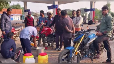 Dhanbad News: पेट्रोल में पानी मिलावट की शिकायत पर हंगामा