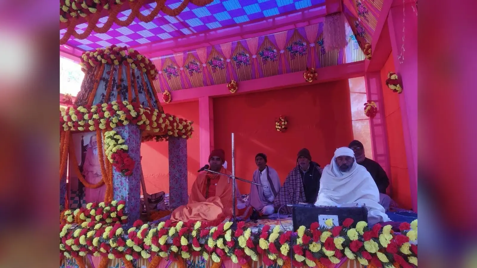 गुरु का स्थान संसार में सर्वोच्च : स्वामी परमानंद
