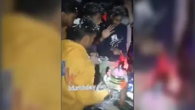 रिवाल्वर व कट्टा से बर्थडे केक काटने का वीडियो वायरल, दो गिरफ्तार