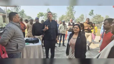 समय पर शिविर में नहीं पहुंचने वाले कर्मियों को एसडीओ ने लगायी फटकार