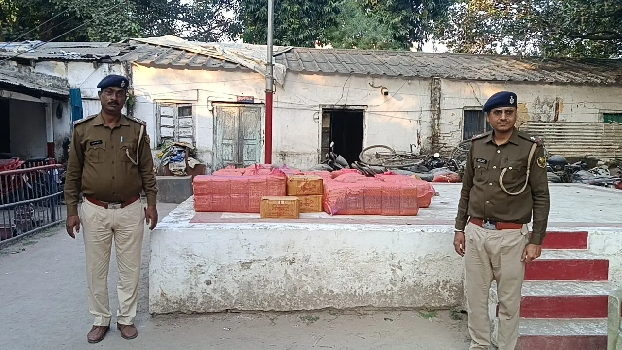 पुआल के नीचे से 1950 बोतल नेपाली शराब बरामद