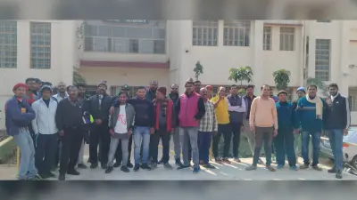 हड़ताल पर डटे आउटसोर्सिंग कर्मी