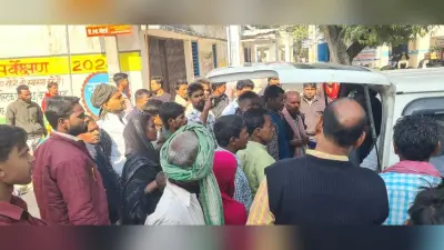 ट्रक से कुचलकर दो बाइक सवार युवकों की मौत