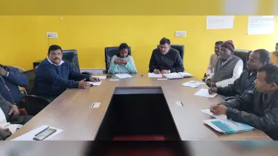 पत्नी हैं जनप्रतिनिधि, पर पति बैठक में करते हैं सवाल जवाब