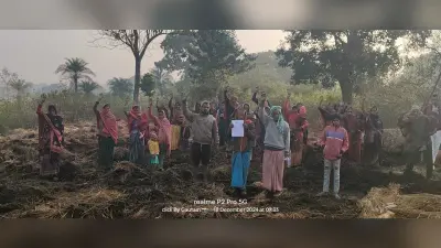 धान के पुंज राख हाेने से किसानों ने की मुआवजे की मांग
