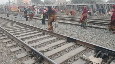 डीआरएम के आदेश बाद भी पार्किंग व स्टेकिंग की जमीन से नहीं हटा खुदरा बाजार