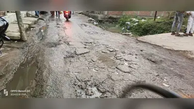 काश ! शहर की इन सड़कों से भी गुजरता मुख्यमंत्री का काफिला