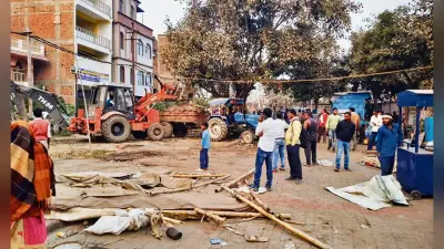 hajipur news. अतिक्रमण पर नगर परिषद प्रशासन ने चलाया बुलडोजर