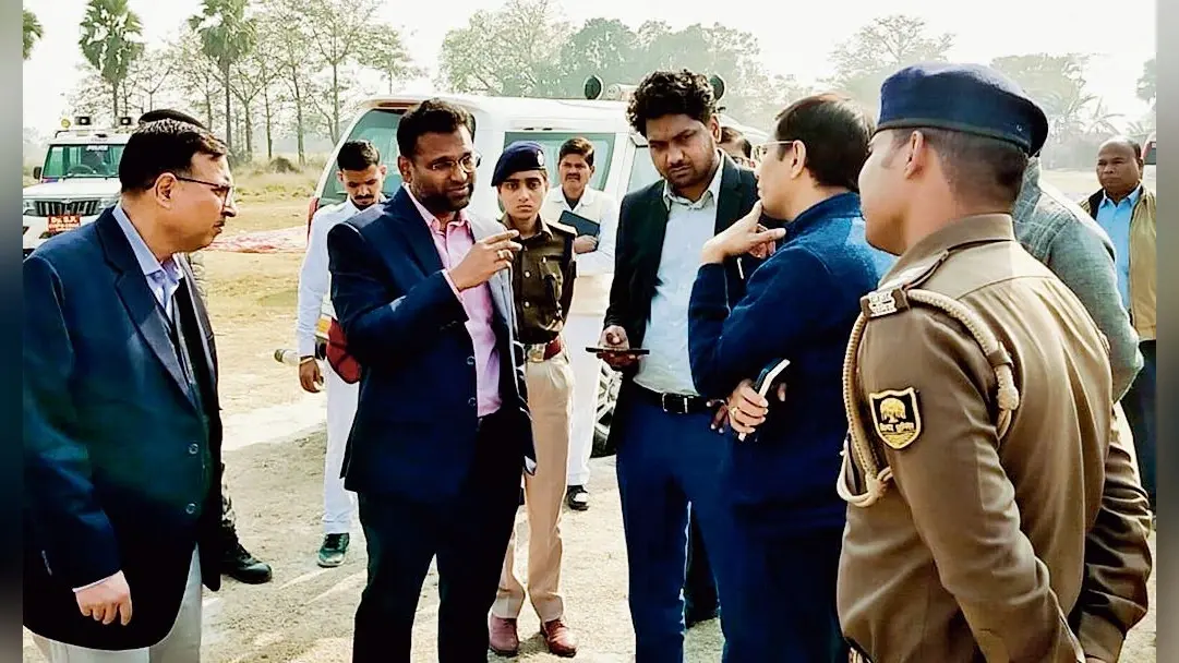 Gopalganj News : बरहीमा टोल प्लाजा पर पहुंचे डीएम, लोकल वाहनों के लिए पास बनाने का दिया आदेश